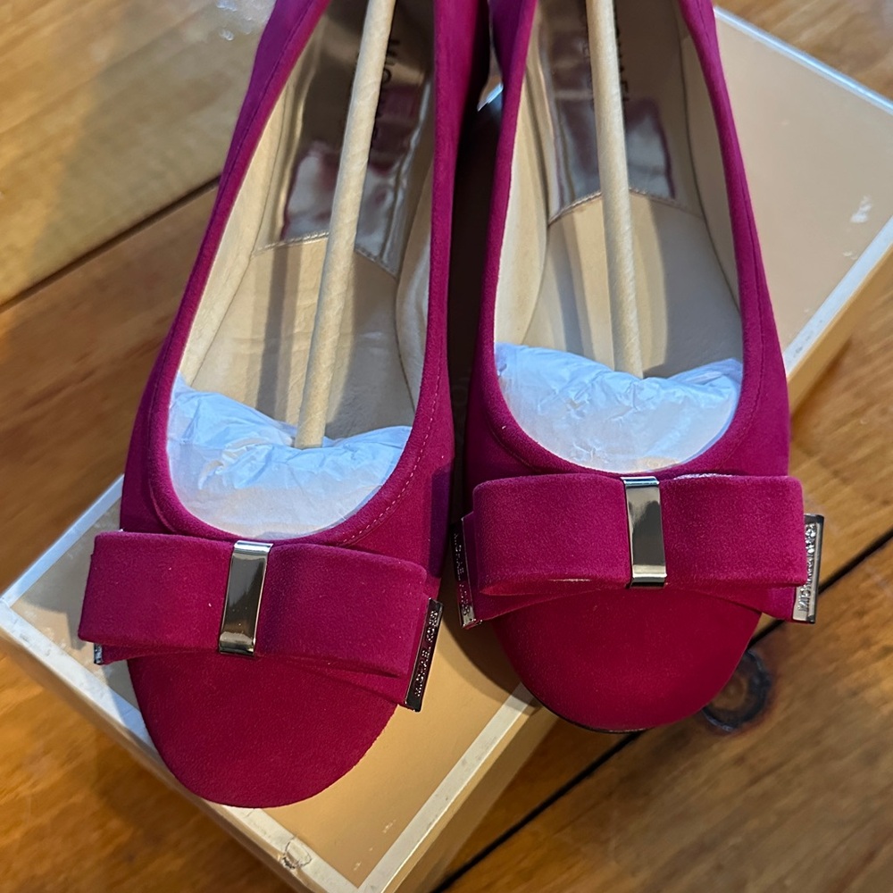 Michael Kors Kiera Fuchsia Flats with Bow Detail - Picture 2 of 5